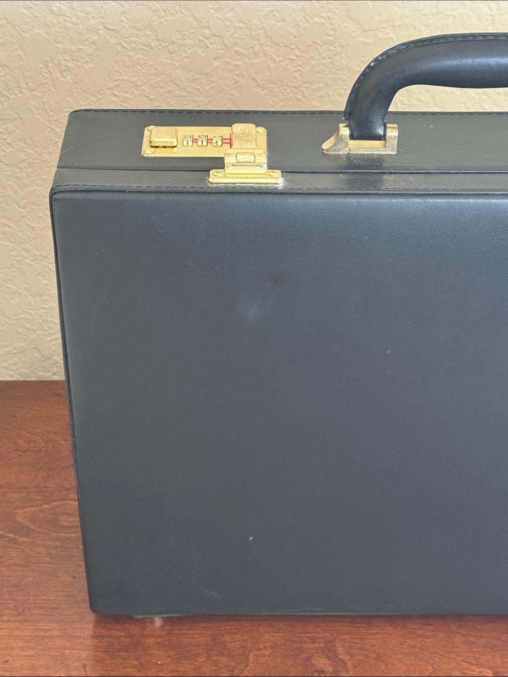 Classic Men's Black Hardcase Briefcase Good Condition Never Used - Picture 9 of 11